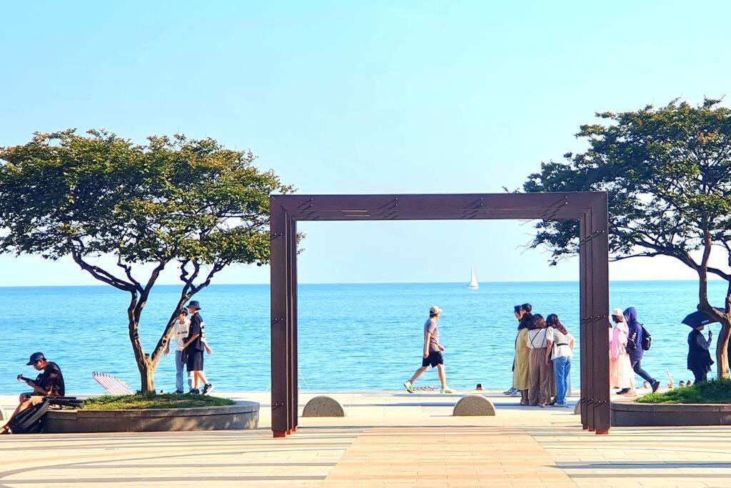 Appartamento Haeundai Beach 1 Cho Busan Esterno foto