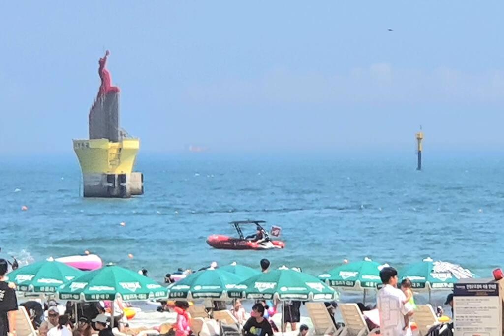 Appartamento Haeundai Beach 1 Cho Busan Esterno foto